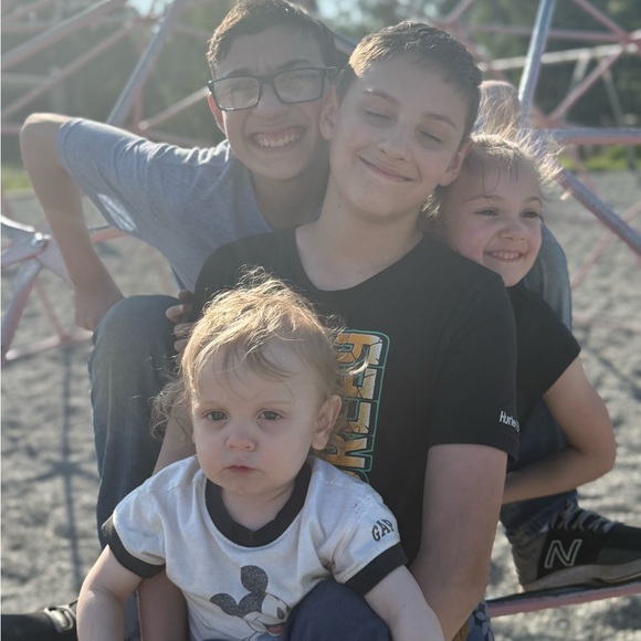 Meet your Posher, Jessica - Picture 2 of 5